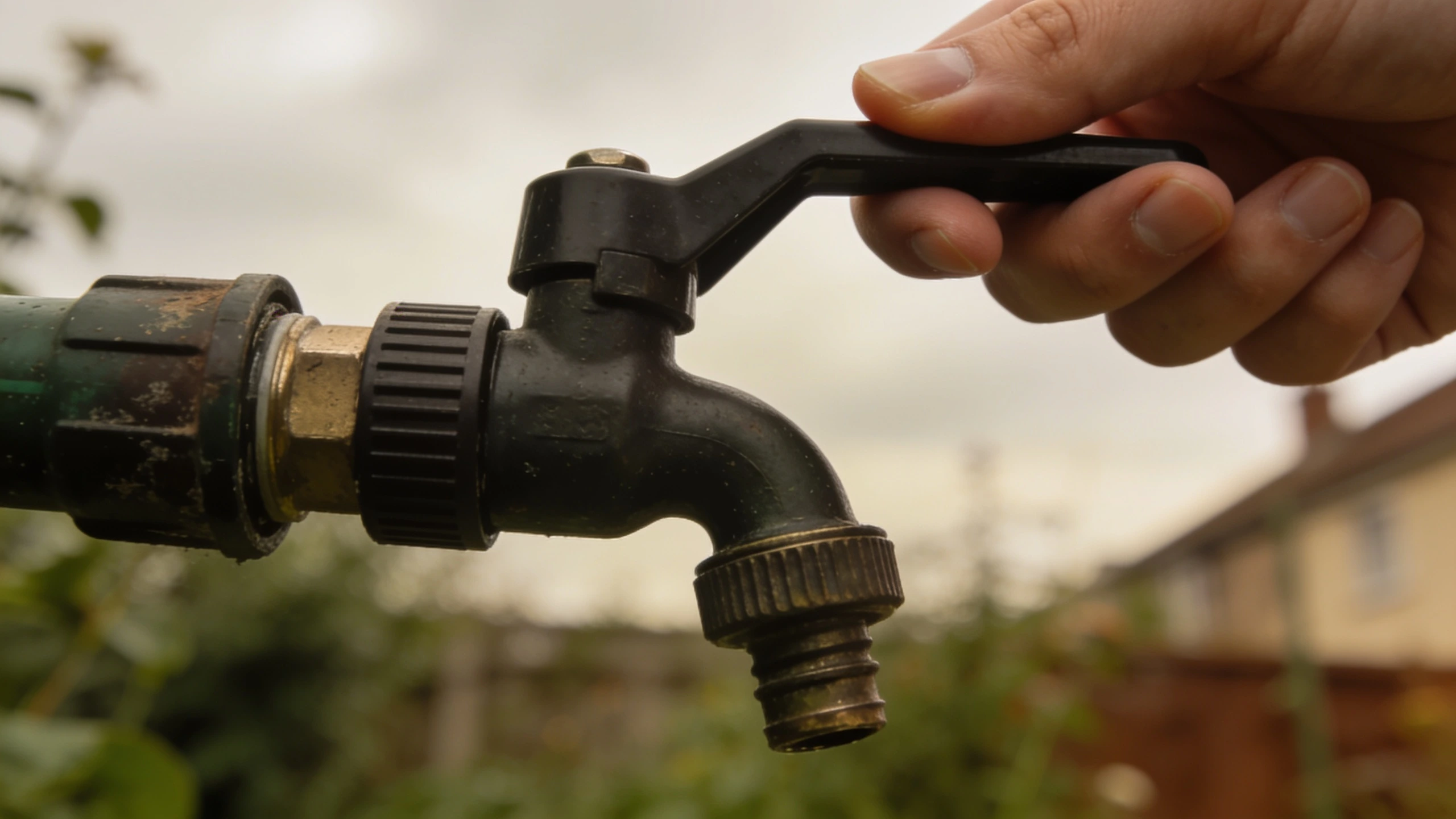 A lever handle adaptor on an outdoor tap Long lever handle fitted over a stiff outdoor tap, opened without gripping